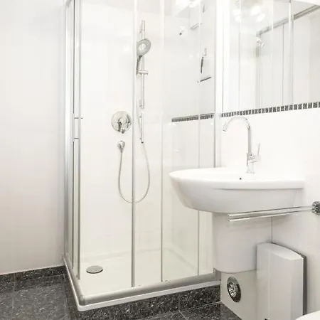 May1 19 Sturmnest Διαμέρισμα *